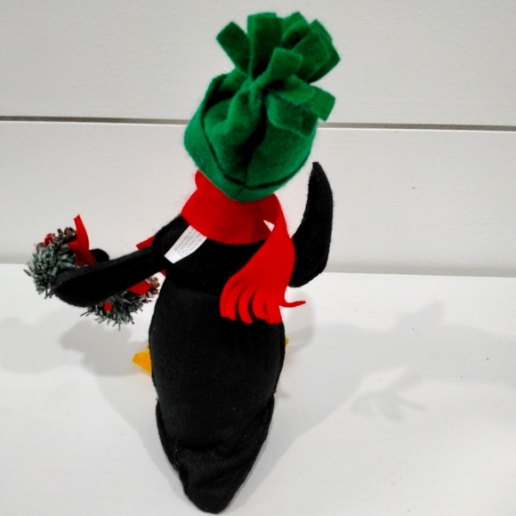 Annalee 7" Penguin 🐧 with Wreath - Picture 4 of 6